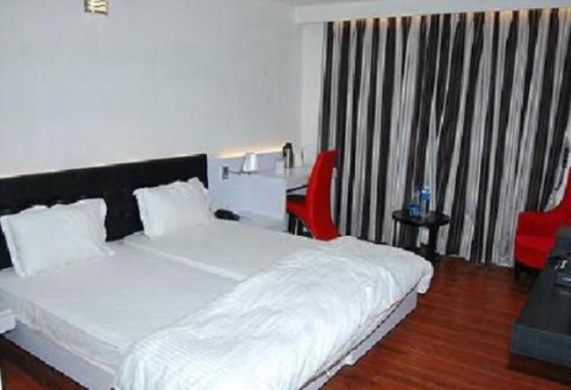 Fabhotel Ballygunge Luxury - Behind Punjab Club Колката Стая снимка