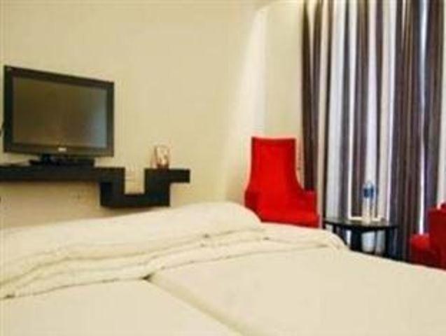 Fabhotel Ballygunge Luxury - Behind Punjab Club Колката Стая снимка