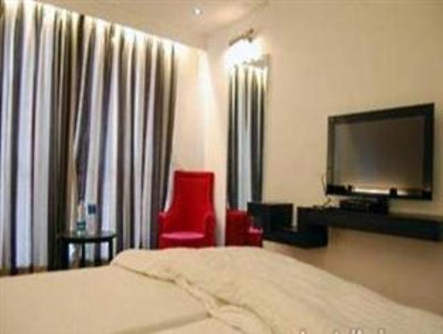 Fabhotel Ballygunge Luxury - Behind Punjab Club Колката Стая снимка