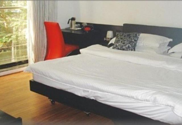 Fabhotel Ballygunge Luxury - Behind Punjab Club Колката Стая снимка