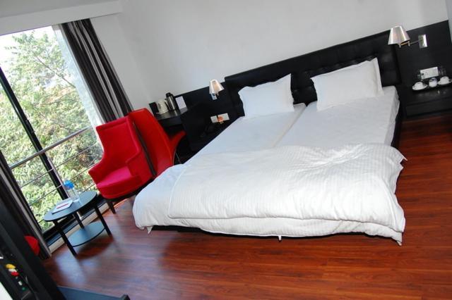 Fabhotel Ballygunge Luxury - Behind Punjab Club Колката Стая снимка